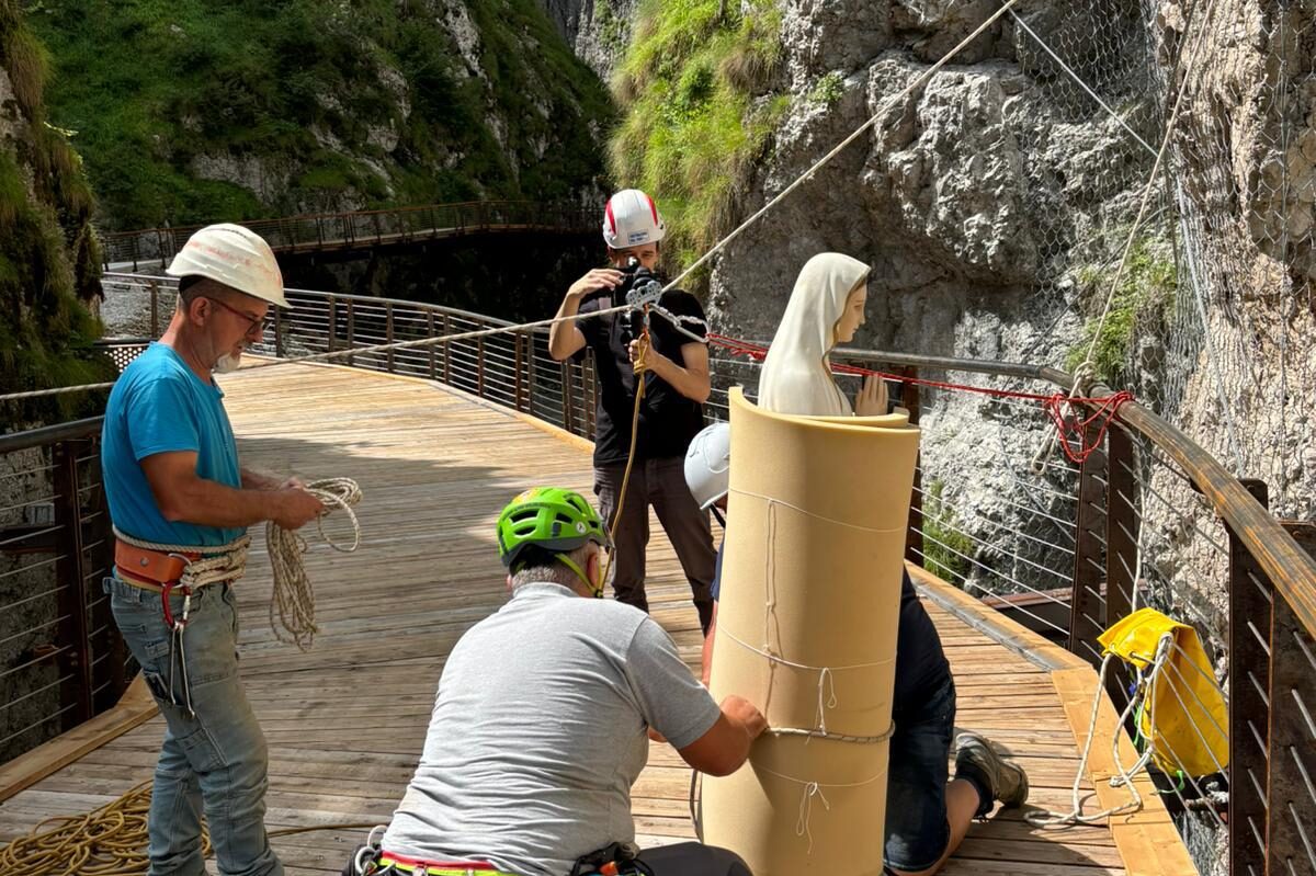 06bfd464-f7b1-4778-8170-eaa97fe8569c