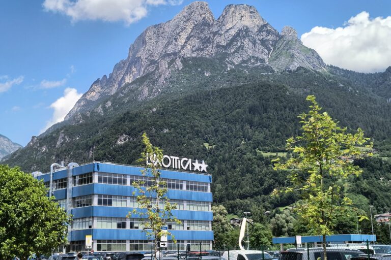 LUXOTTICA (2)