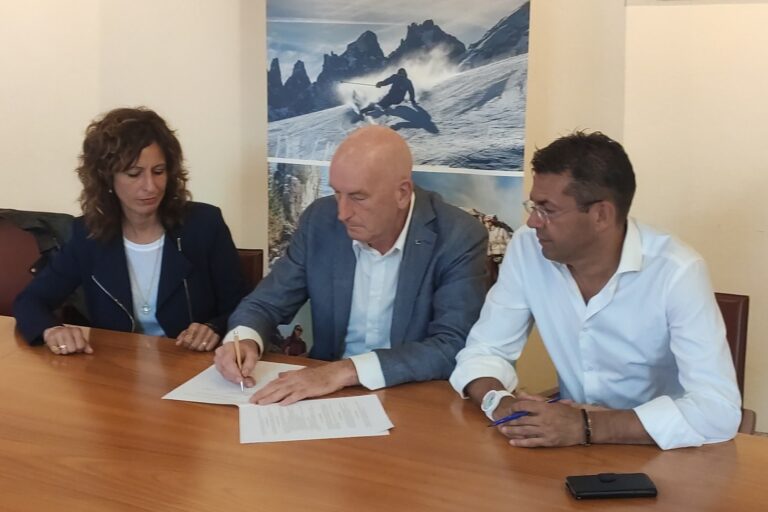 La firma della convenzione