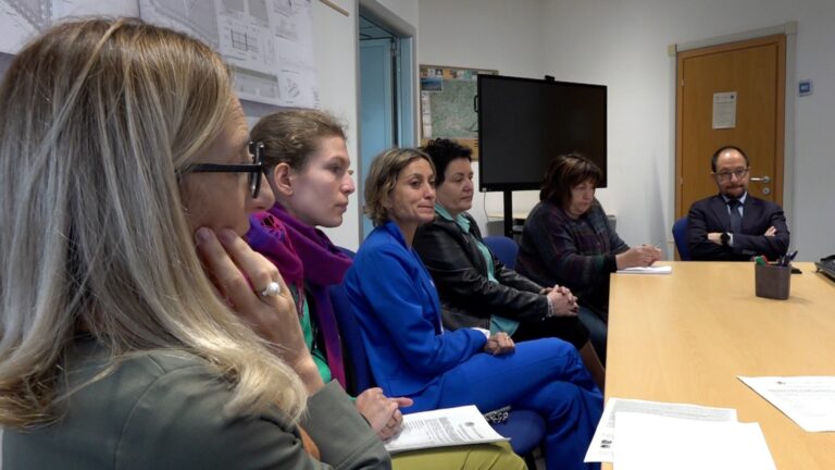 b8846bd6-bd8e-40cb-a4a6-cbbfce465087