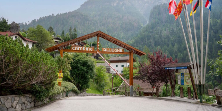 ingresso-camping-alleghe-resort