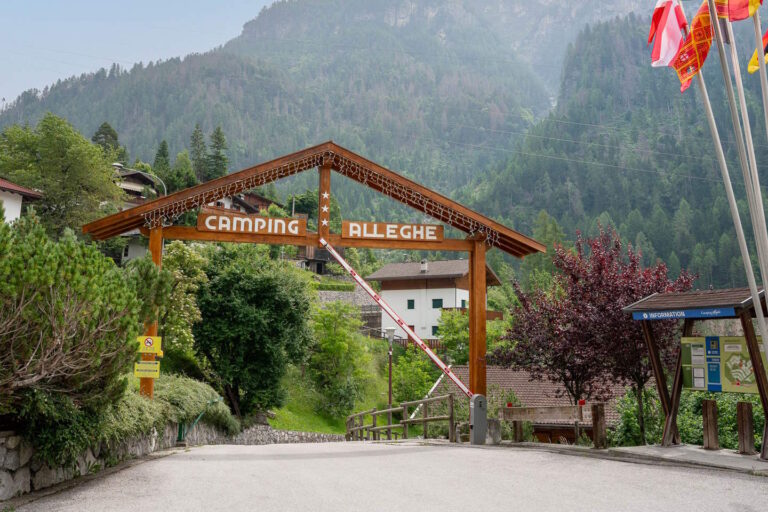 ingresso-camping-alleghe-resort