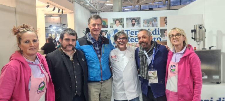 c4177e40-21c5-4f40-bfec-c24a105ab80d