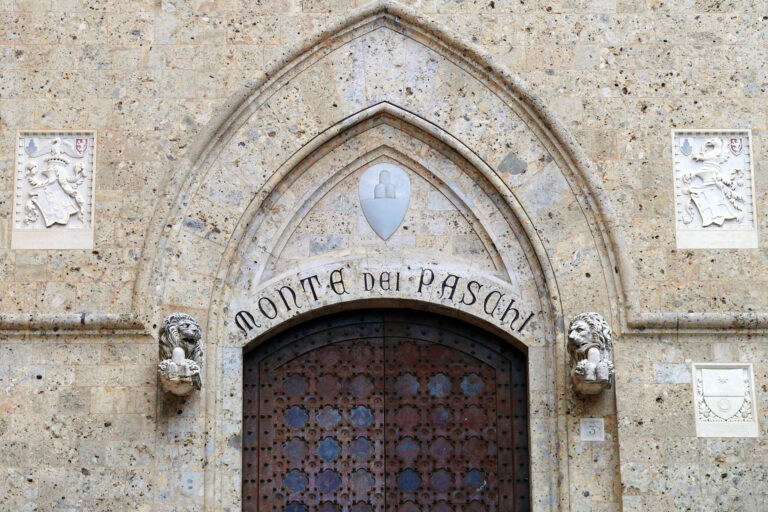Arco_senese_palazzo_salimbeni