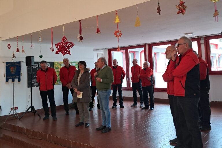 Il coro OIO con Gabriele Galletti e Lucia Fratturelli