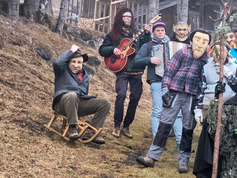 f0285e97-fdf9-4fa1-a483-ea1a2d73a520