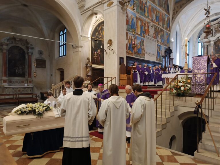 25253da0-659c-4aa6-8e55-b0e2a28ff82e