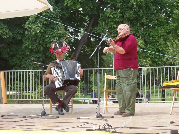 4d8627d1-c670-44e4-8c2e-bcccc5068063