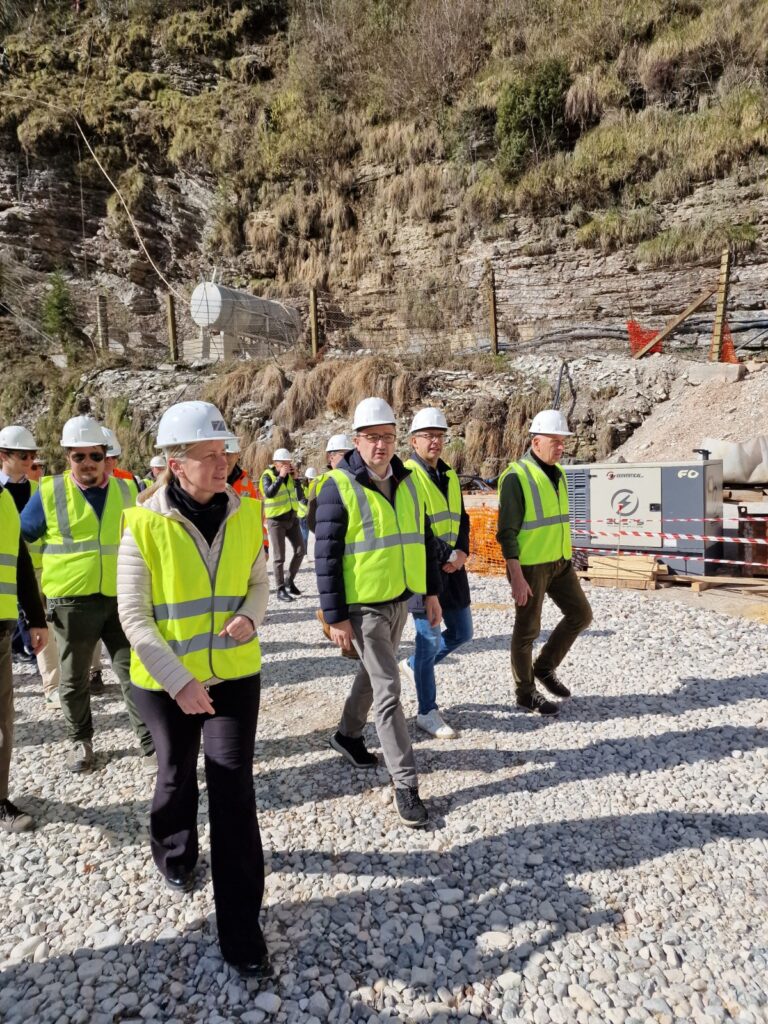 0bb496b7-d36d-4cb1-9c27-51f176e486b9