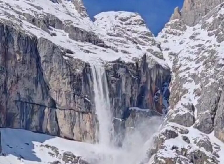 6b04635f-18e2-4255-8084-7f0b83afc580