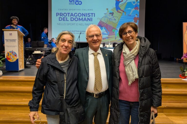 da sx NICOLETTA CASTELLINI vicepresidente Csi Belluno e consigliere nazionale – VITTORIO BOSIO presidente nazionale CSI – CINZIA LUSA presidente Csi Feltre