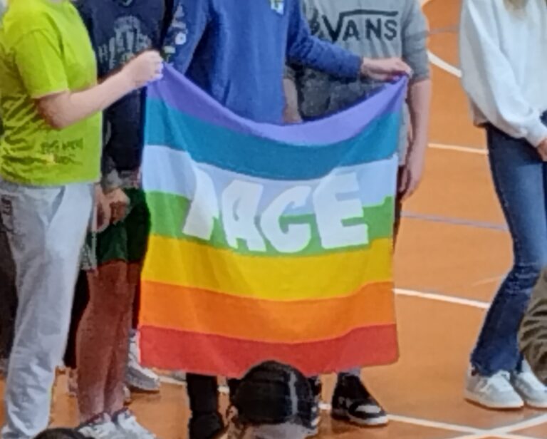 la bandiera della pace regalata