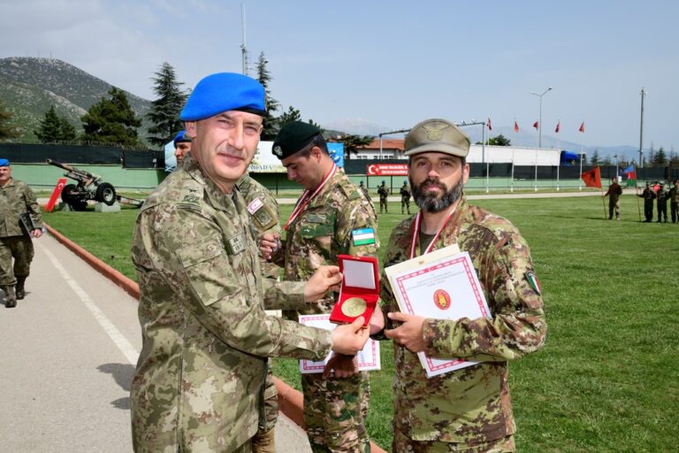 CONSEGNA MEDAGLIA D’ORO AL TEAM