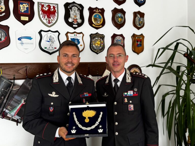 la consegna dei gradi da maggiore al Cte Alessandro BUI