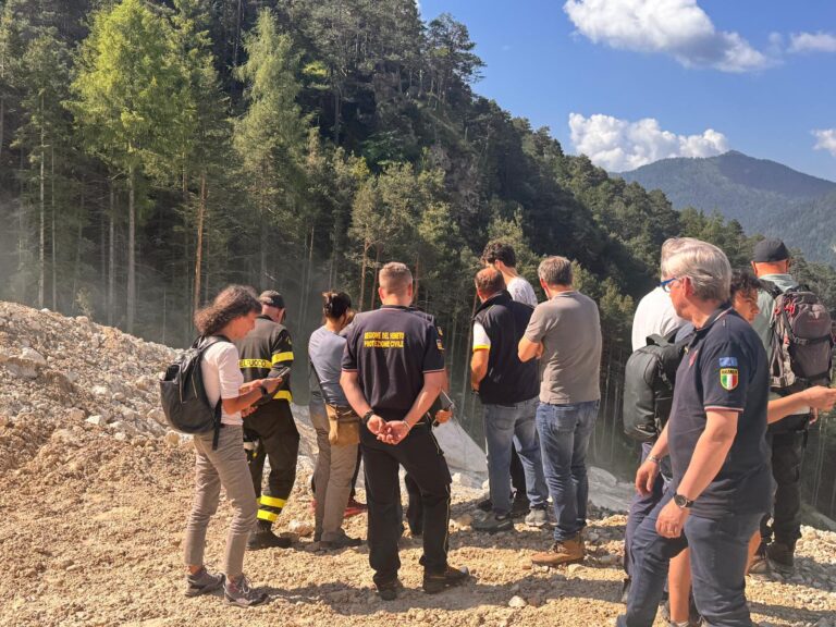 32083808-71c6-45fb-8b21-dbf229363819