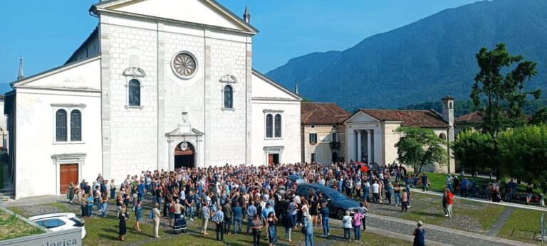 3b3efb74-5d70-4907-99dc-3396371bc7af