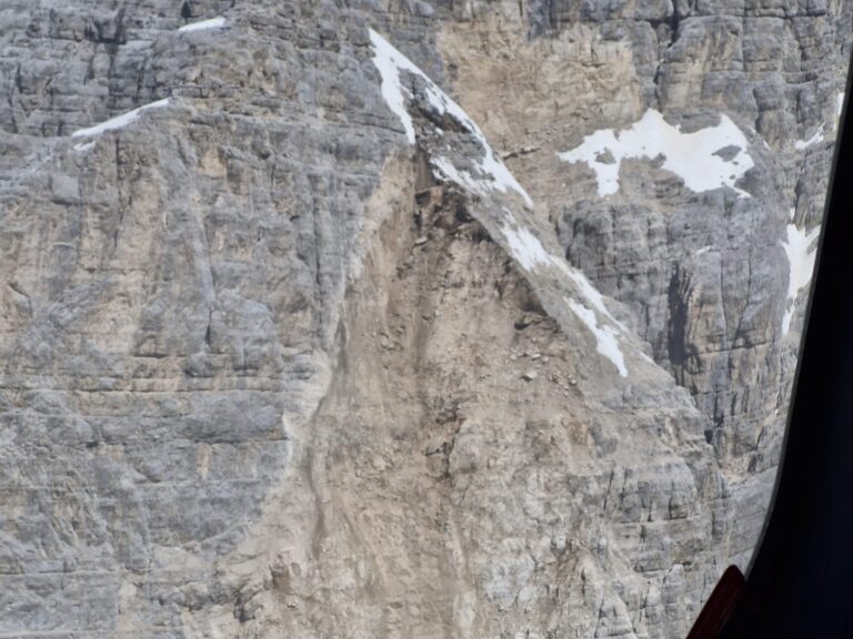 ab023d50-3e06-40fd-ac2f-141c42c6abee