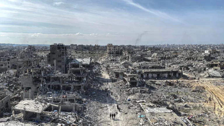 displaced-palestinians-start-to-return-their-houses-past-damaged-houses-in-jabalia-and-beit-lahia-regions-passing-through-al-saftawi-street-in-the-north-of-gaza