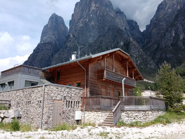 ee51cbce-b2bc-43c9-acad-f81a398d337a