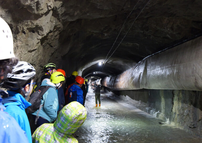 In galleria con geologo Fullin