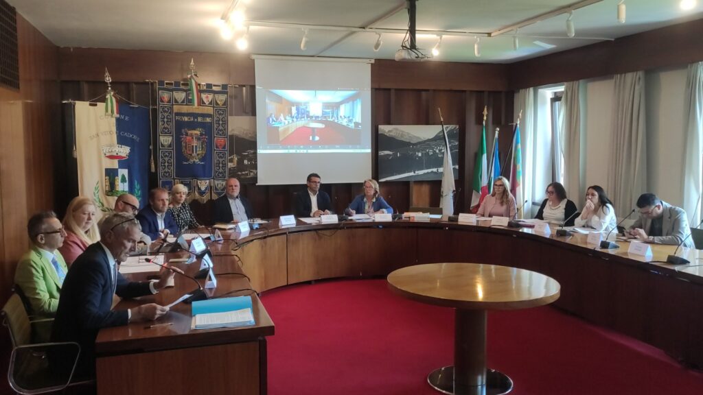 LA SEDUTA DEL CONSIGLIO PROVINCIALE A SAN VITO DI CADORE