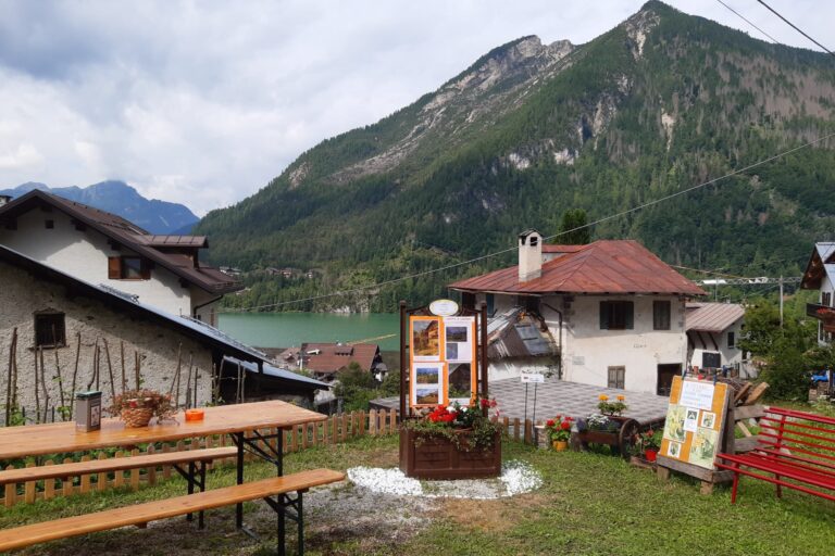 l’omaggio al pittore Erler a Casarìl, Alleghe