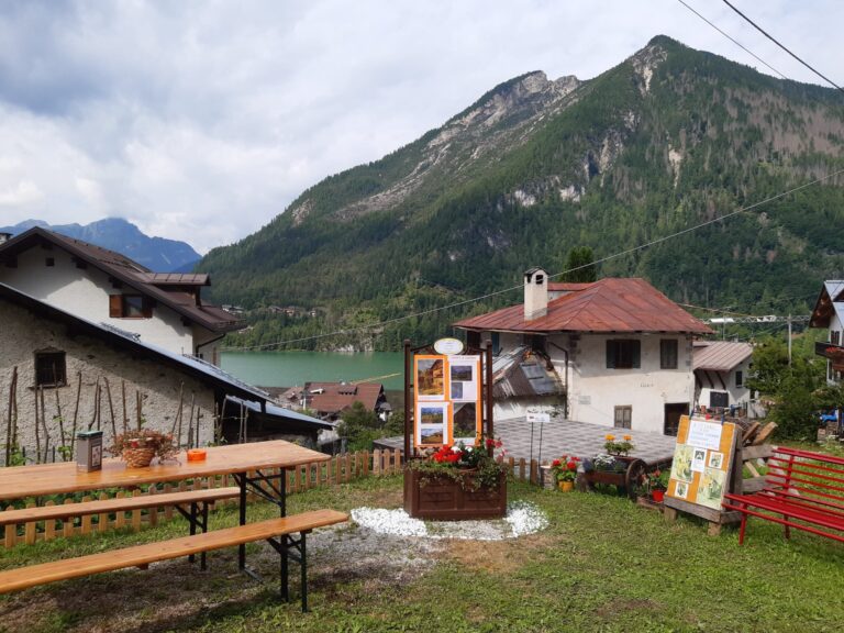 l’omaggio al pittore Erler a Casarìl, Alleghe