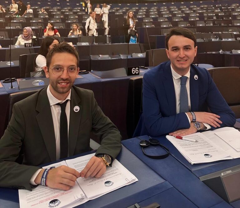 8c41a3e0-8531-4578-b393-5dda9970e004