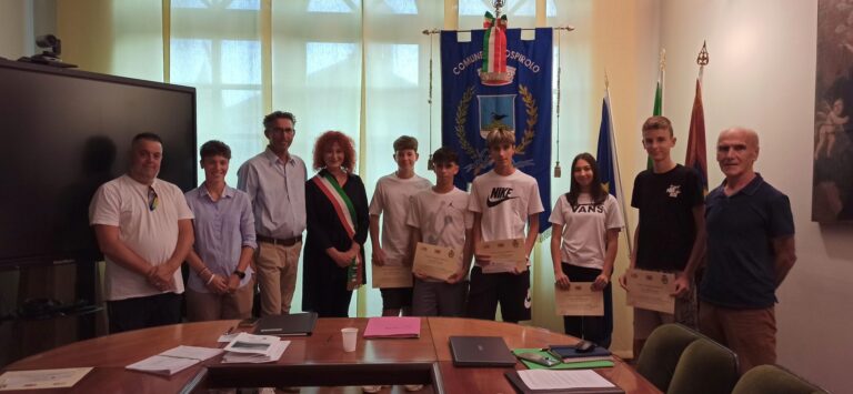 giovani di Sospirolo con autorità e associazioni