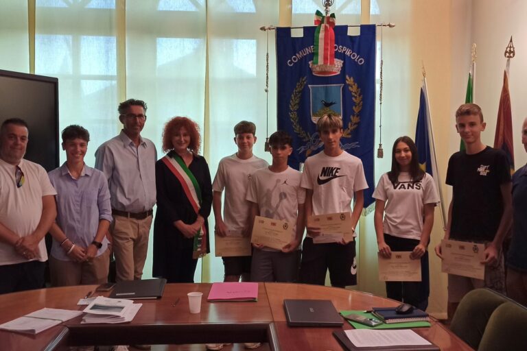 giovani di Sospirolo con autorità e associazioni