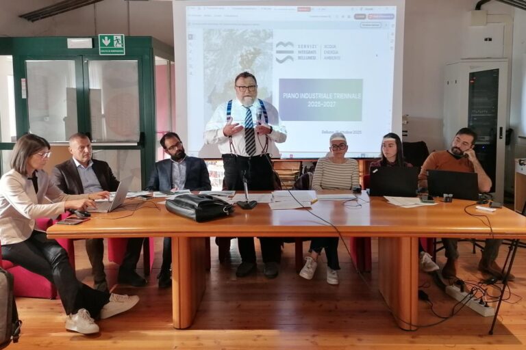 1_il Presidente di SIB Sommavilla che illustra il Piano Industriale