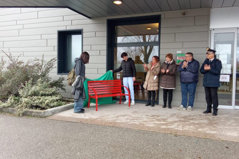 inaugurazione panchina rossa cfs