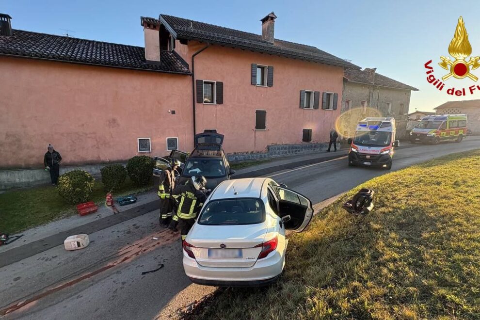 photo_5859260541044460695_y