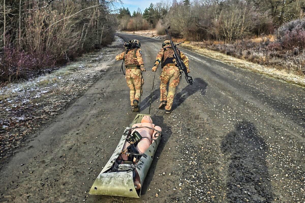 5. SNIPER DURANTE TRASPORTO FERITO