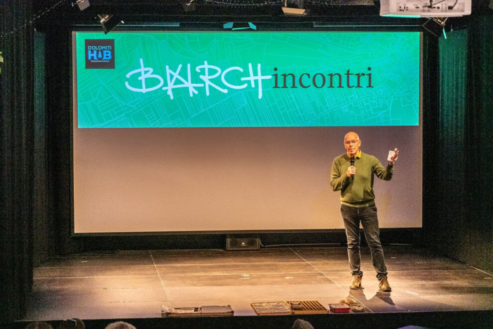 Angelo Paganin di Cantiere della Provvidenza sul palco di Dolomiti Hub per il primo appuntamento di barch.incontri