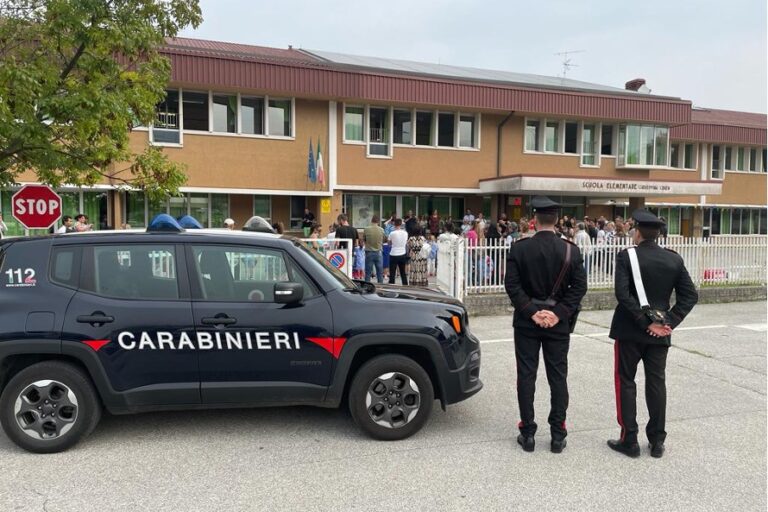CARABINIERI SCUOLA